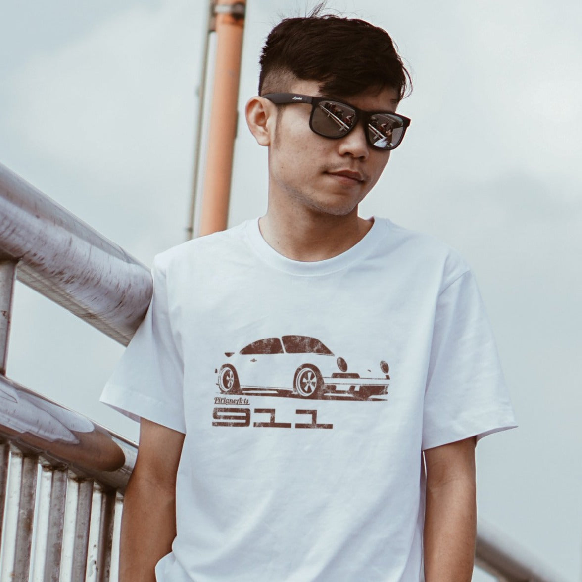 Boy wearing a white Classic 911 T-shirt - PitLaneArts